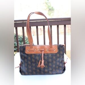 Dooney & Bourke signature logo tassel tote bag